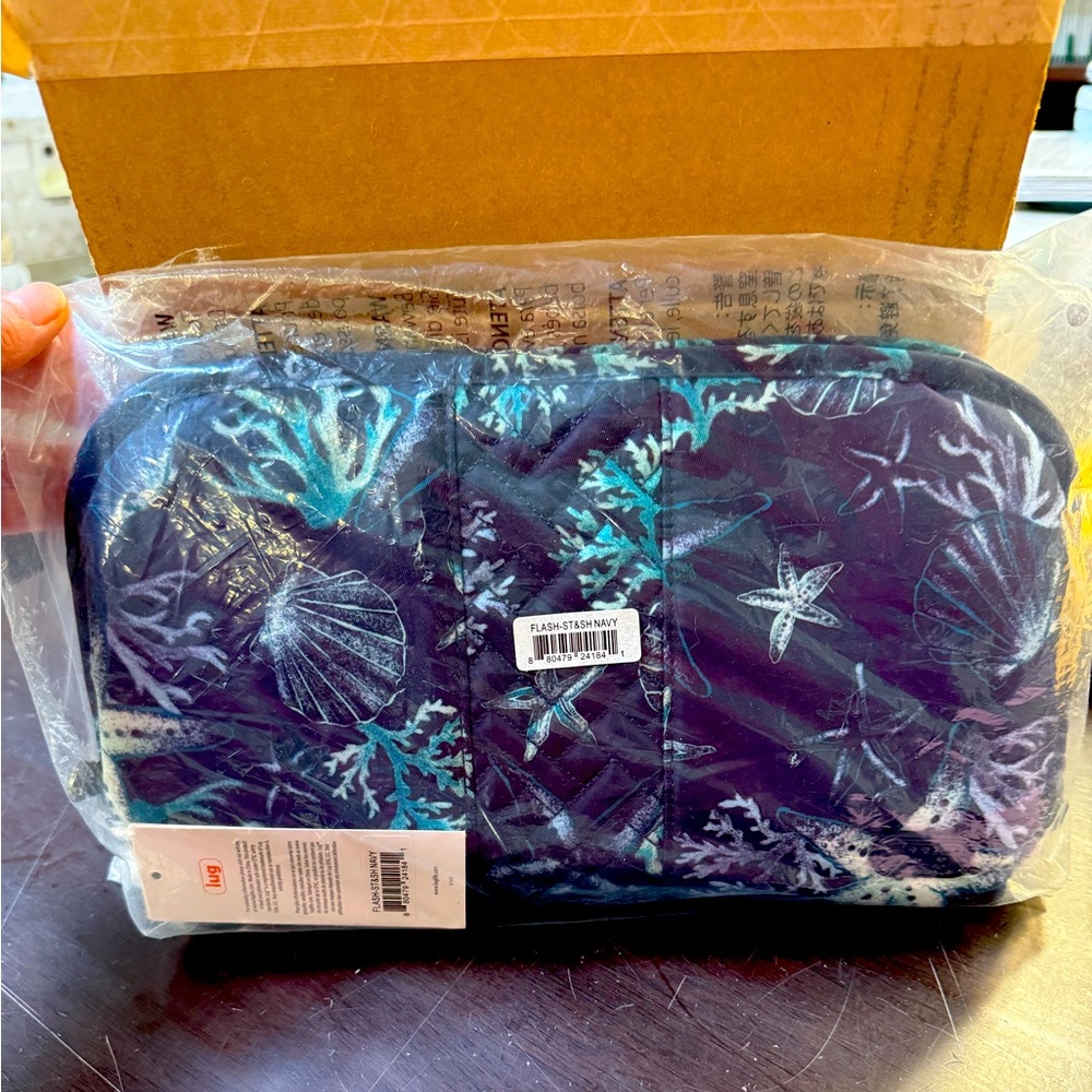 NWT Lug Flash Cosmetics Case - Stars Shell Navy
